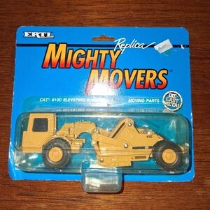 Vintage Ertl Mighty Movers Cat 613C Elevating Scraper, NWT